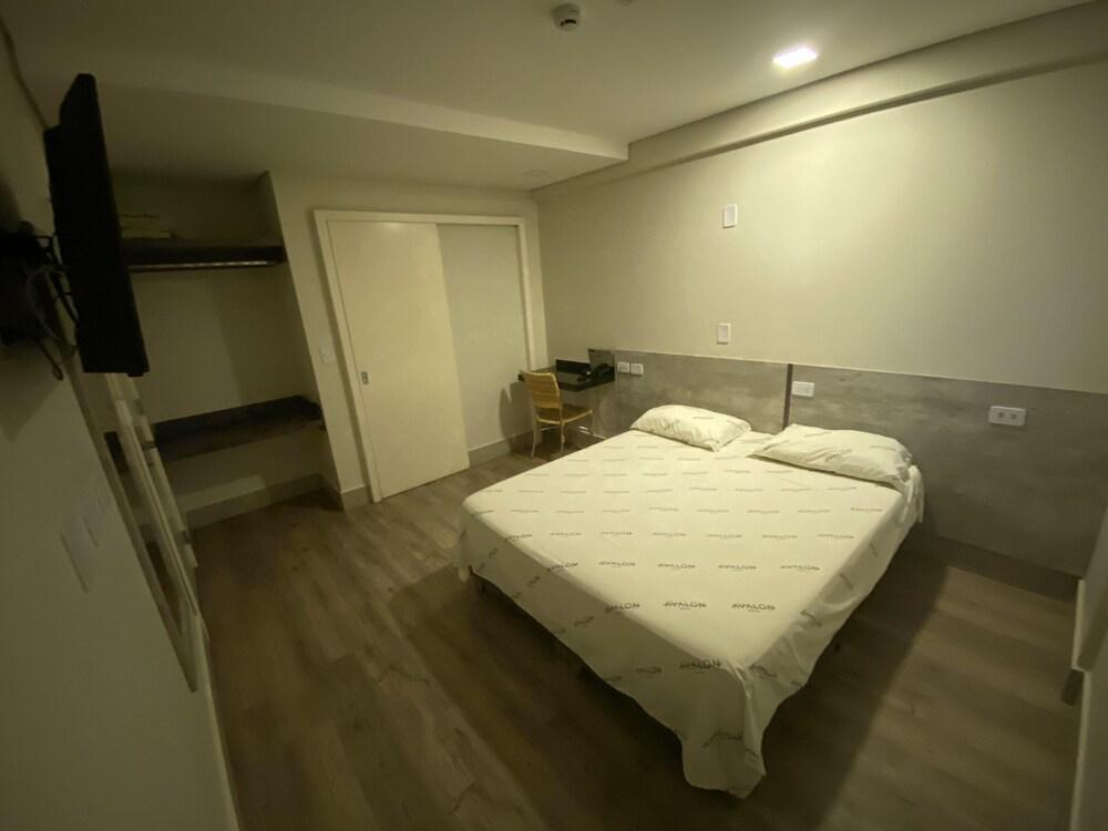 Avalon Econômico